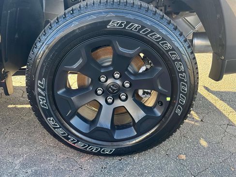 New 2026 RAM 1500 4x4 Crew Cab image 9