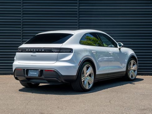 Used 2025 Porsche Macan Electric image 8