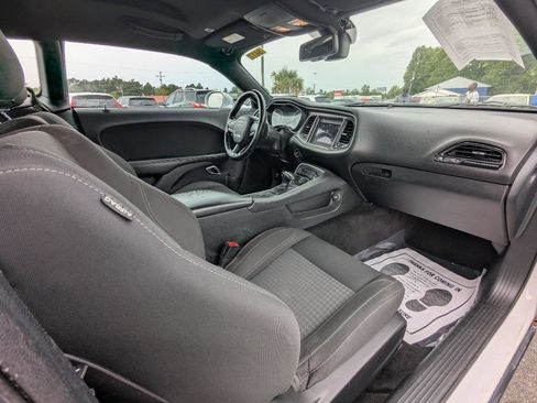 Used 2018 Dodge Challenger SXT image 21