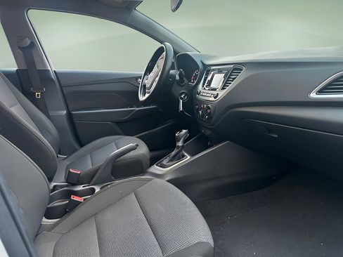 Used 2021 Hyundai Accent SE FWD image 13