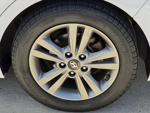 Used 2018 Hyundai Elantra Value Edition FWD image 31