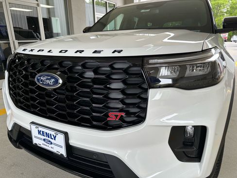 New 2026 Ford Explorer ST RWD image 1