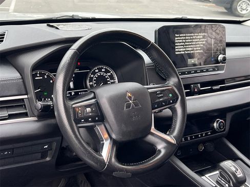 Used 2022 Mitsubishi Outlander SE image 20