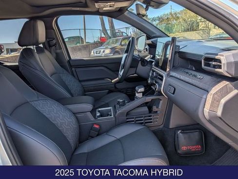 Used 2025 Toyota Tacoma Limited AWD/4WD image 27
