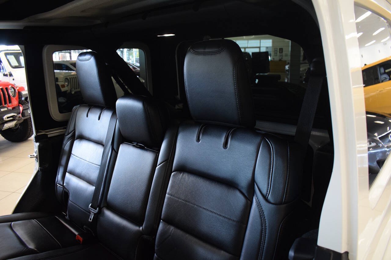 Used 2020 Jeep Wrangler Unlimited Sahara AWD/4WD image 38
