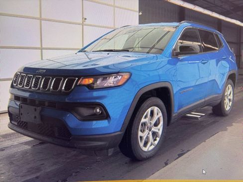 Used 2025 Jeep Compass Latitude image 1