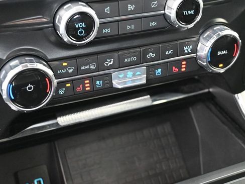 Used 2022 Ford F150 Lariat w/ Equipment Group 502A High image 28