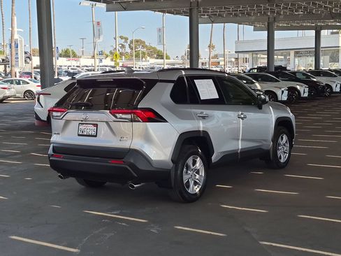 Used 2025 Toyota RAV4 XLE AWD/4WD image 8