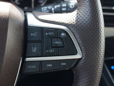 Used 2024 Toyota Sienna Platinum image 12