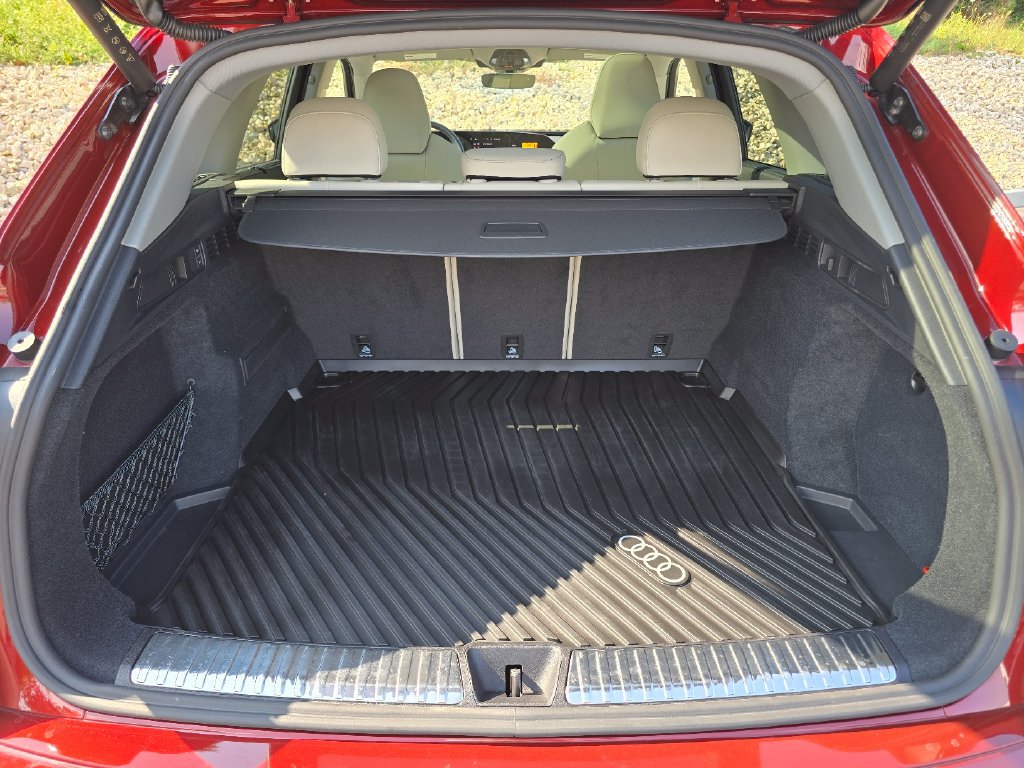 Certified 2025 Audi Q5 Prestige AWD/4WD image 12