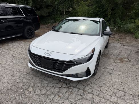 Used 2023 Hyundai Elantra Limited FWD image 14