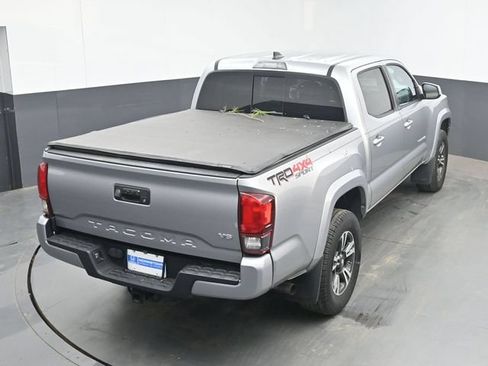 Used 2019 Toyota Tacoma TRD Sport AWD/4WD image 38