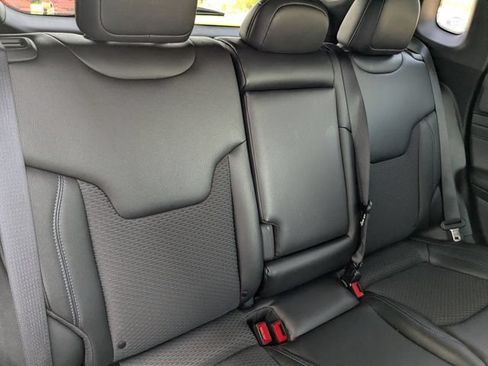 Used 2025 Jeep Compass Latitude w/ Convenience Group AWD/4WD image 28