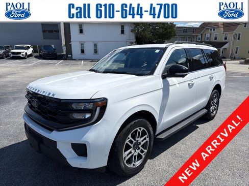 Used 2025 Ford Expedition Active AWD/4WD image 1