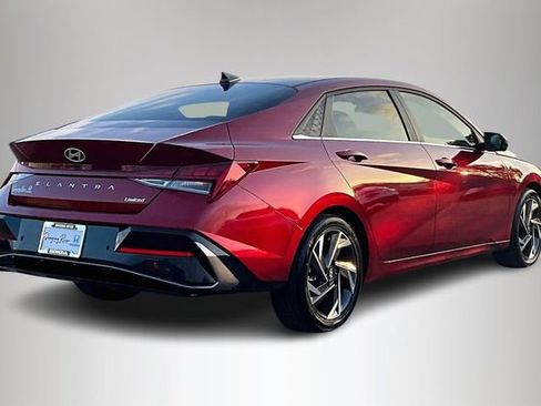 Used 2024 Hyundai Elantra Limited image 5