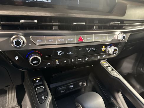 Certified 2025 Kia Telluride AWD image 27