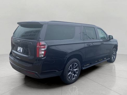 Used 2024 Chevrolet Suburban Z71 w/ Luxury Package AWD/4WD image 8