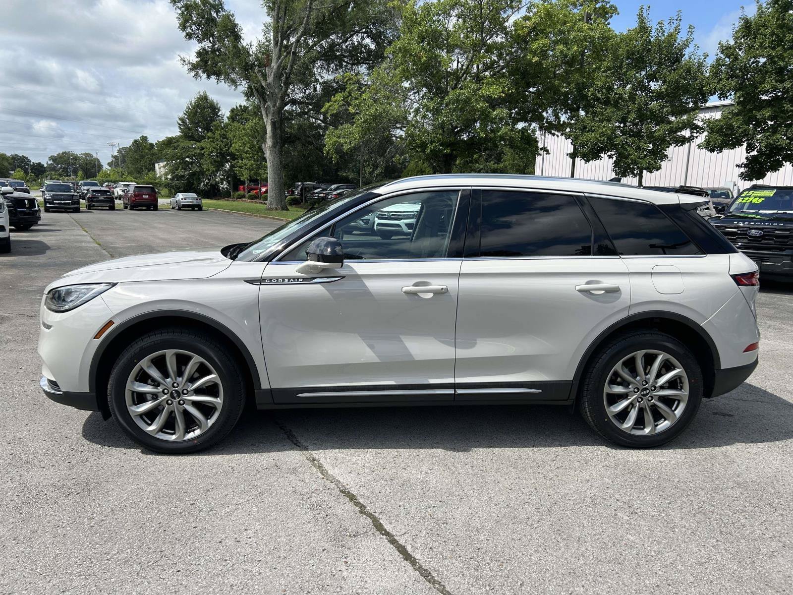 Used 2022 Lincoln Corsair AWD w/ Premium Package image 8
