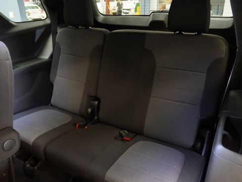 Used 2023 Chevrolet Traverse LT image 20