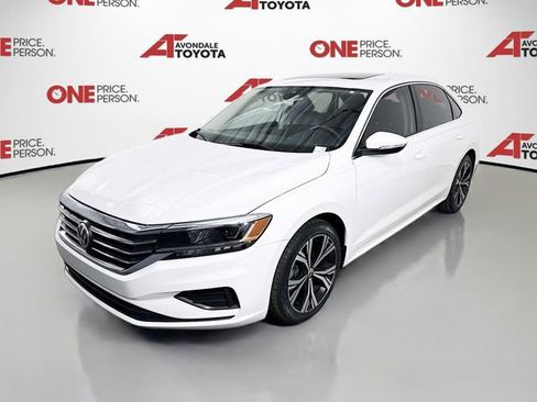 Used 2022 Volkswagen Passat 2.0T SE image 3