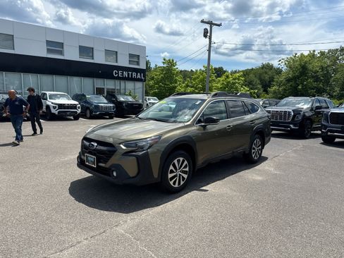 Used 2024 Subaru Outback Premium AWD/4WD image 2
