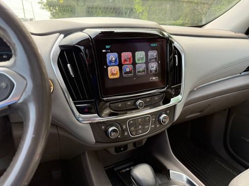 Used 2018 Chevrolet Traverse Premier w/ Driver Confidence II Package FWD image 22