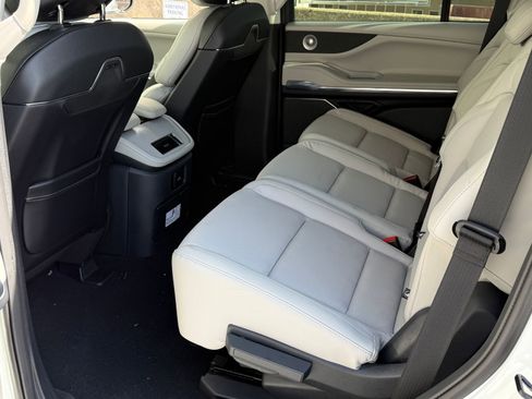 New 2026 Lincoln Navigator Reserve w/ Jet Appearance Package AWD/4WD image 17