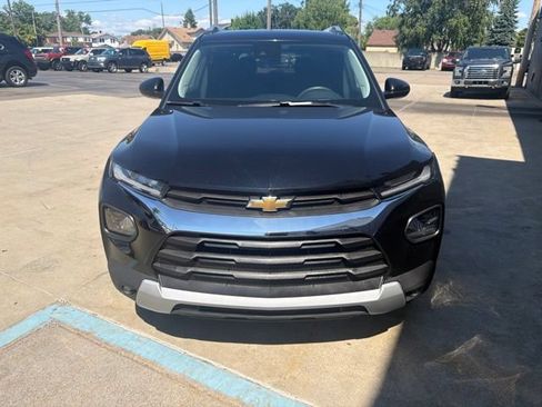 Used 2023 Chevrolet TrailBlazer LT w/ Convenience Package FWD image 2