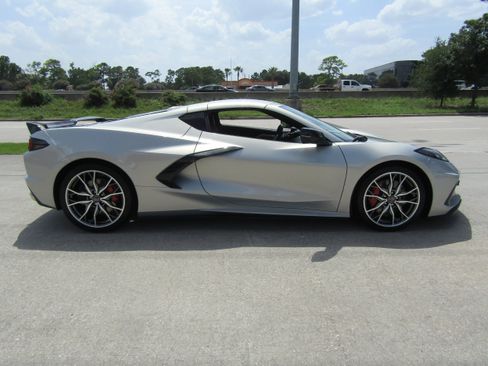 Used 2024 Chevrolet Corvette Stingray Preferred Cpe w/ Z51 Performance Package RWD image 4