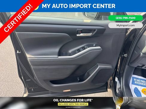 Certified 2025 Toyota Highlander XLE AWD/4WD image 10