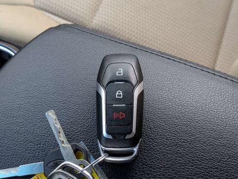 Used 2017 Ford Explorer XLT FWD image 32