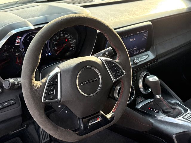 Used 2022 Chevrolet Camaro ZL1 RWD image 17
