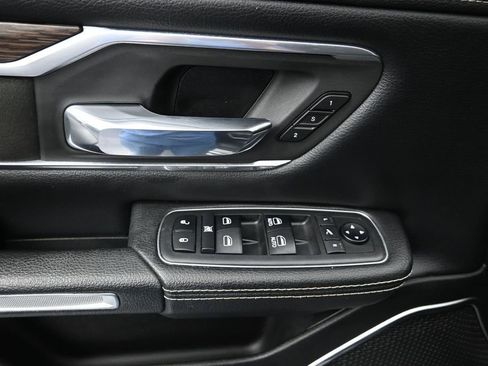 Used 2019 RAM 1500 Laramie AWD/4WD image 11