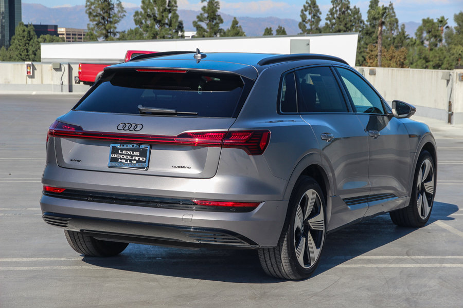 Used 2022 Audi e-tron Premium Plus w/ Premium Plus Package AWD/4WD image 4