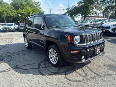 Used 2022 Jeep Renegade Latitude w/ Convenience Group AWD/4WD image 4