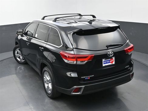 Used 2018 Toyota Highlander Limited image 35