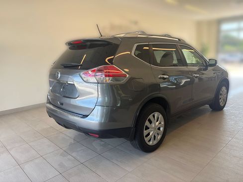 Used 2016 Nissan Rogue S w/ Appearance Package FWD image 2