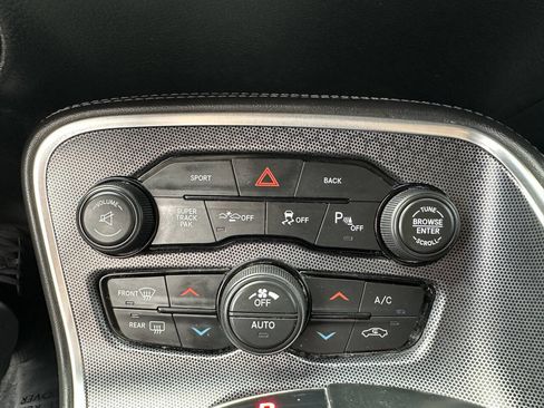 Used 2015 Dodge Challenger R/T Plus RWD image 23