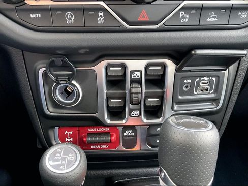 Used 2026 Jeep Gladiator Mojave AWD/4WD image 33