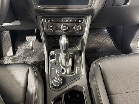 Used 2021 Volkswagen Tiguan SEL AWD/4WD image 17