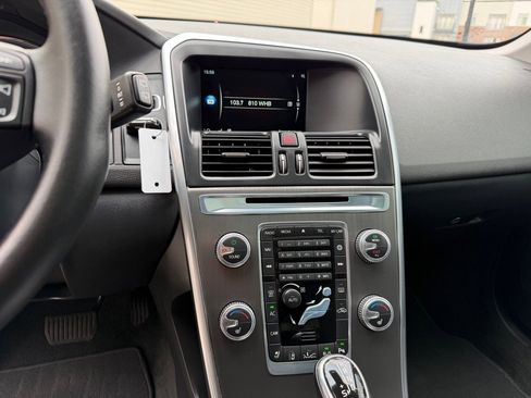 Used 2016 Volvo XC60 T5 Premier image 11