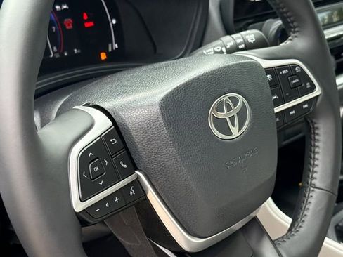 Used 2025 Toyota Grand Highlander AWD image 29