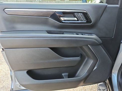 Used 2025 Chevrolet Suburban Z71 AWD/4WD image 23
