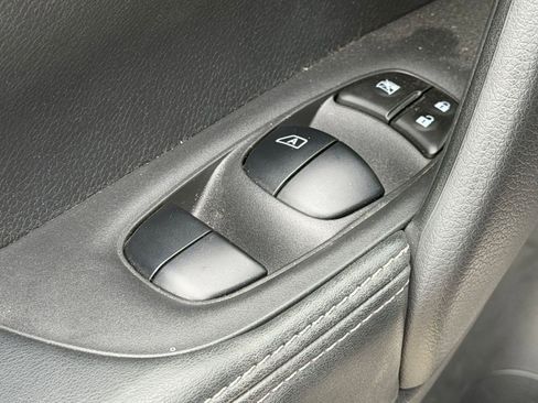 Used 2021 Nissan Rogue Sport SV w/ Technology Package FWD image 22