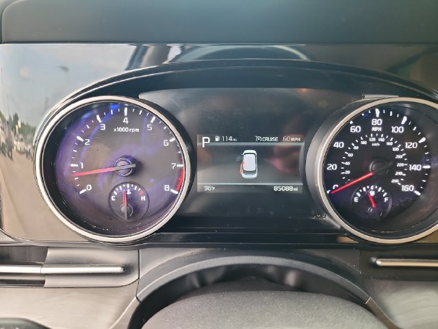 Used 2022 Kia Carnival EX FWD image 13