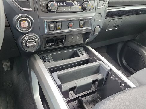 Used 2024 Nissan Titan SV w/ SV Convenience Package AWD/4WD image 17