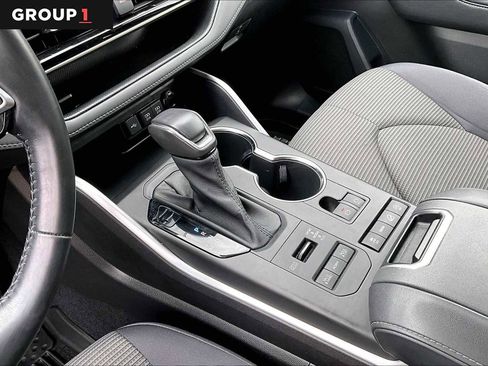 Certified 2021 Toyota Highlander LE AWD/4WD image 17