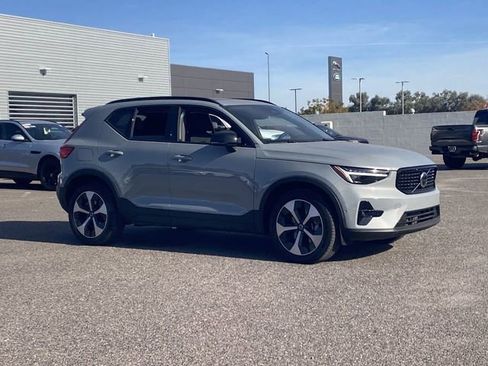 Certified 2025 Volvo XC40 B5 Plus w/ Protection Package Premier AWD/4WD image 4