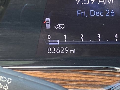 Used 2022 Cadillac Escalade Premium Luxury w/ Performance Package image 25