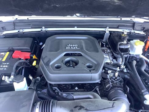 Used 2022 Jeep Wrangler Unlimited Sahara AWD/4WD image 8